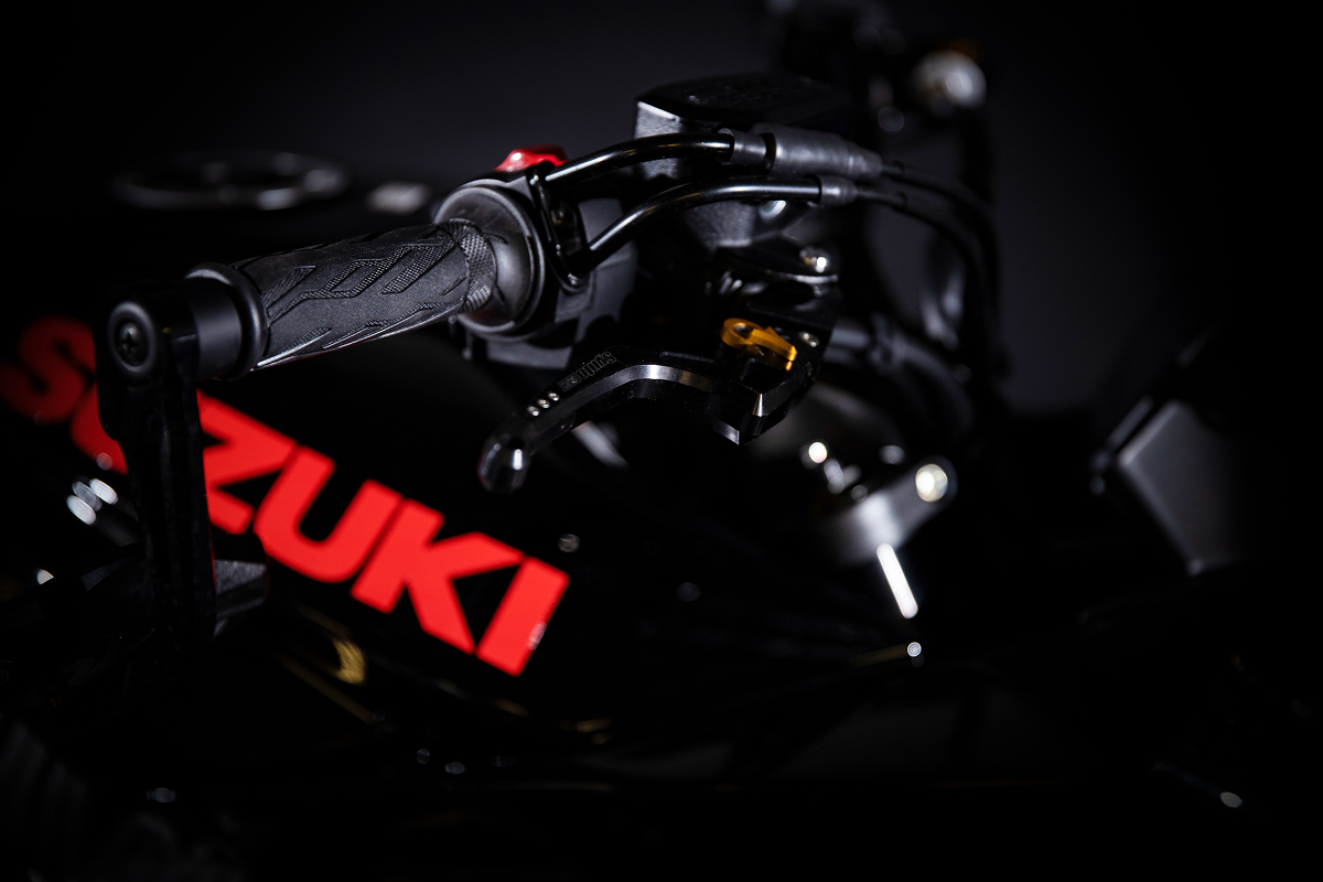 SUZUKI